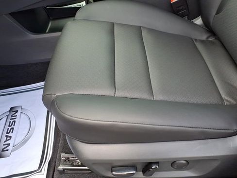 Used 2023 Nissan Rogue SV w/ SV Premium B Package FWD image 7