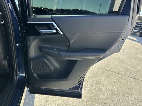 Used 2024 Mitsubishi Outlander FWD image 16