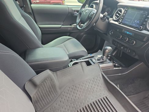 Used 2022 Toyota Tacoma TRD Off-Road w/ Technology Package RWD image 14