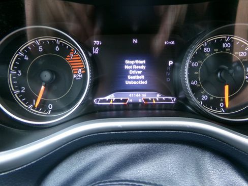 Used 2016 Jeep Cherokee Limited w/ Luxury Group AWD/4WD image 15