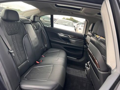 Used 2020 BMW 740i w/ Premium Package RWD image 33
