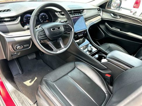 Used 2023 Jeep Grand Cherokee Limited w/ Luxury Tech Group II AWD/4WD image 18
