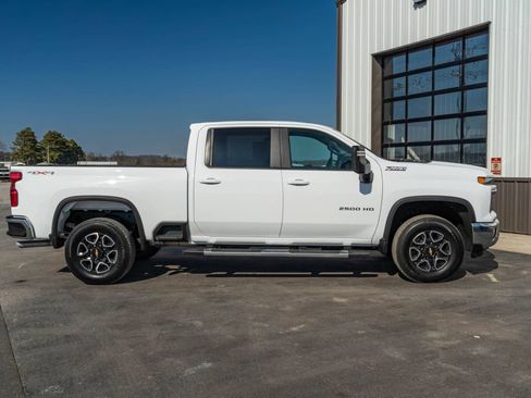Used 2026 Chevrolet Silverado 2500 LT image 2