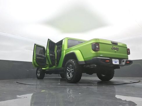Used 2025 Jeep Gladiator Mojave w/ Convenience Group AWD/4WD image 39