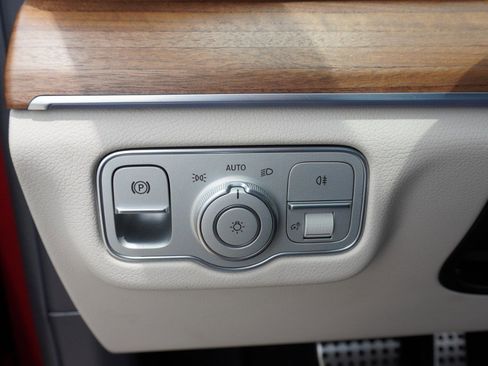 Used 2024 Mercedes-Benz GLS 450 4MATIC image 21