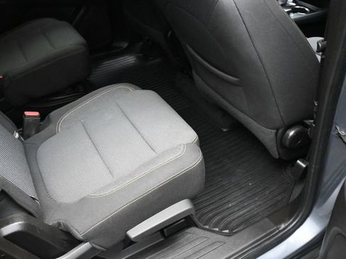 Used 2021 Chevrolet Traverse LT FWD image 39