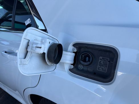 Used 2019 Chrysler 300 Touring RWD image 23