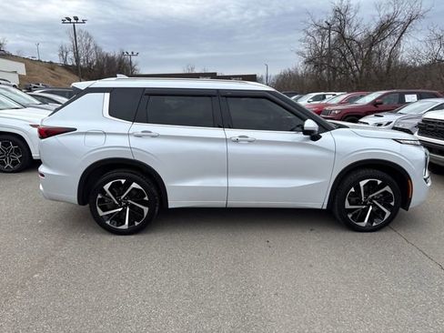 Used 2024 Mitsubishi Outlander SEL image 6