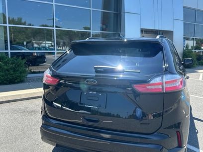Used 2022 Ford Edge SE w/ Black Appearance Package