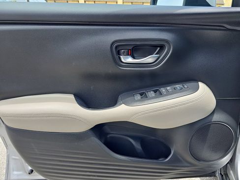 Certified 2025 Honda HR-V LX image 25