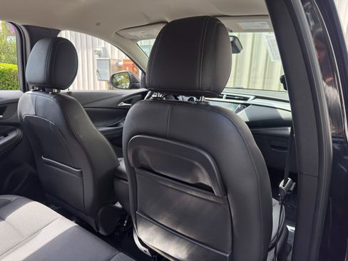 Used 2022 Buick Encore GX Select w/ Sport Touring Package FWD image 32