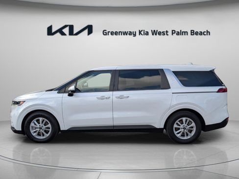 Certified 2024 Kia Carnival LX image 4