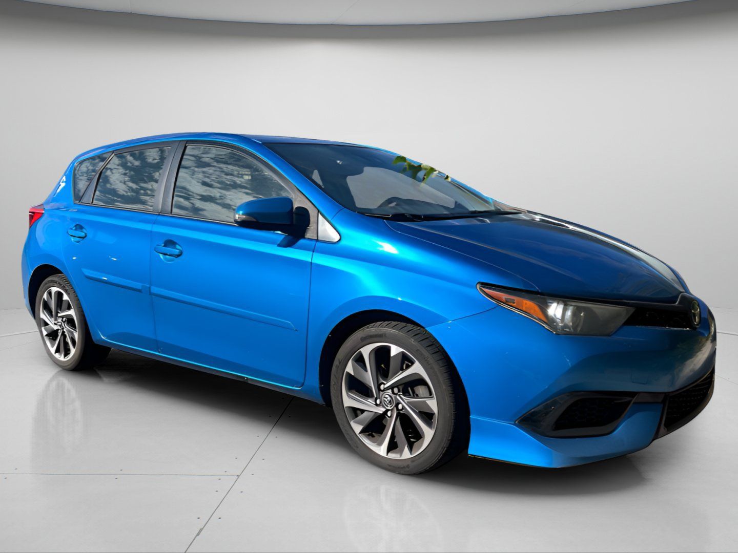 Used 2018 Toyota Corolla iM w/ All-Weather Mat Package FWD image 3