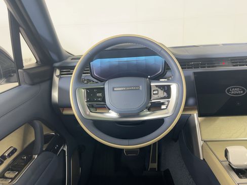 New 2025 Land Rover Range Rover SV image 4