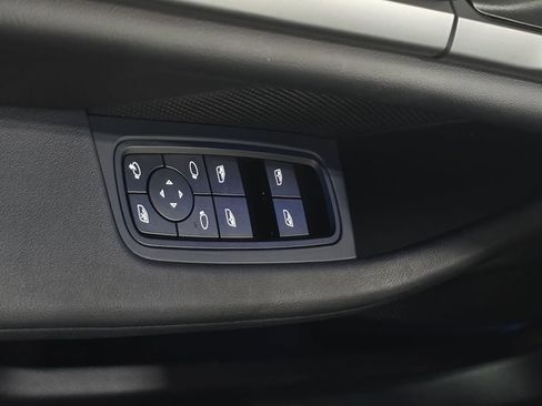 Certified 2025 Porsche Taycan image 21