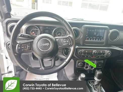 Used 2022 Jeep Gladiator Willys image 16