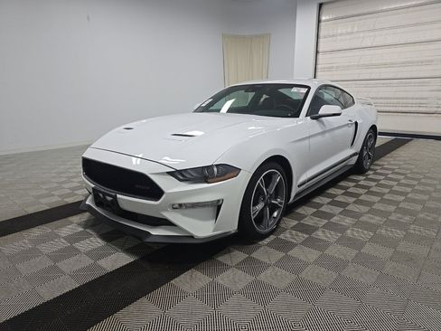 Used 2022 Ford Mustang GT Premium w/ Equipment Group 401A RWD image 2