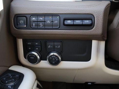 Used 2021 GMC Yukon Denali w/ Denali Premium Package image 46