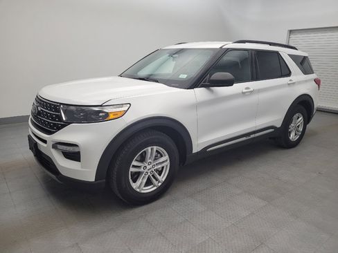 Used 2020 Ford Explorer XLT w/ Equipment Group 202A image 2