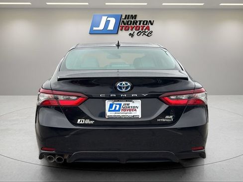 Used 2021 Toyota Camry SE w/ Audio Upgrade Package FWD image 6