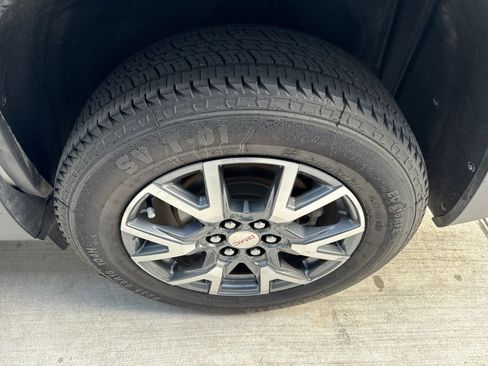 Used 2023 GMC Acadia SLT image 22