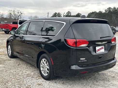 Used 2024 Chrysler Voyager LX image 7