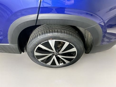 Used 2024 Volkswagen Taos SE w/ MDO Package image 11