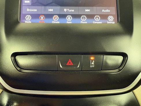 Used 2020 Jeep Cherokee Latitude w/ Advanced Safety Group FWD image 21