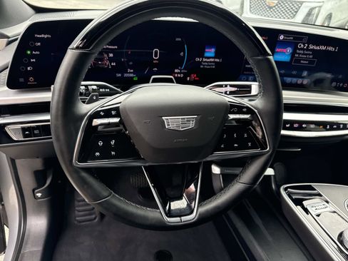 Used 2025 Cadillac Lyriq Luxury w/ LPO, Floor Liner Package AWD/4WD image 27