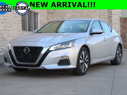 Used 2021 Nissan Altima 2.5 SV image 1