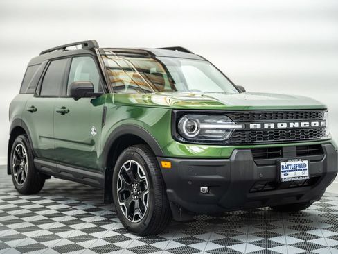 Certified 2025 Ford Bronco Sport Outer Banks w/ Outer Banks Tech Package+ AWD/4WD image 2