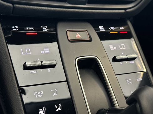 Certified 2025 Porsche Macan AWD/4WD image 23