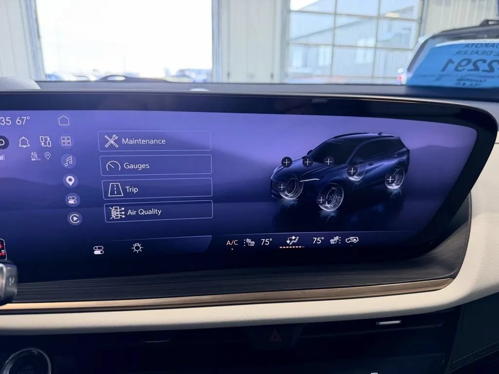 Used 2025 Buick Envision Avenir AWD/4WD image 48