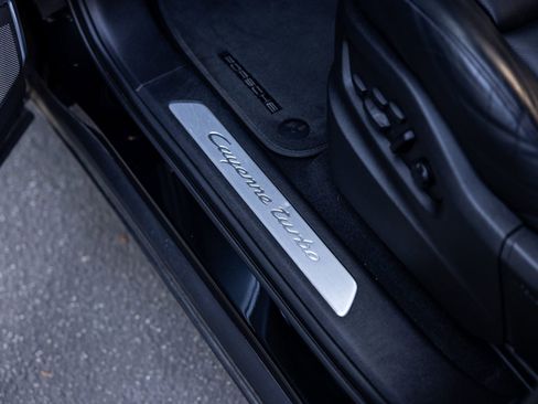 Certified 2023 Porsche Cayenne Turbo AWD/4WD image 29