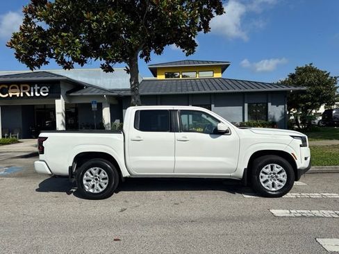 Used 2022 Nissan Frontier SV w/ Technology Package RWD image 8