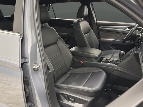 Used 2021 Volkswagen Atlas Cross Sport SEL R-Line w/ Luggage Net & Mats Package AWD/4WD image 25