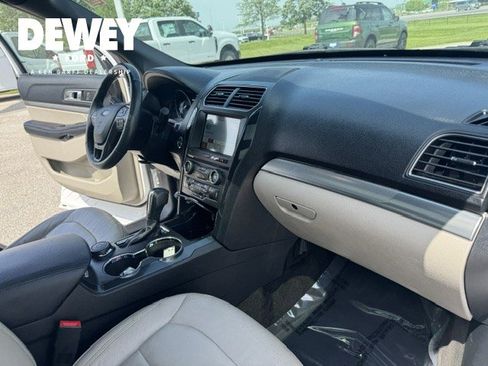 Used 2018 Ford Explorer XLT w/ Equipment Group 202A AWD/4WD image 39