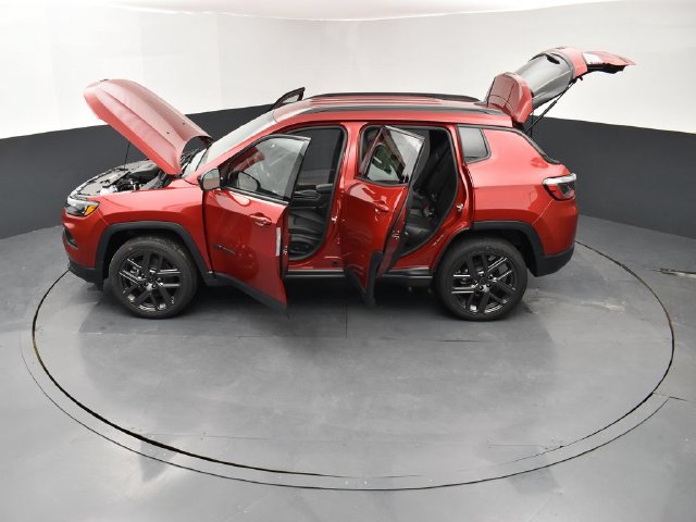 New 2026 Jeep Compass Latitude AWD/4WD image 30