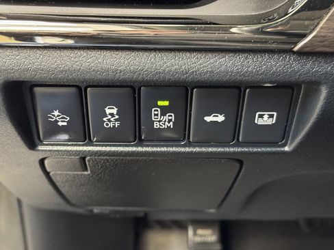 Used 2016 Toyota Avalon Limited image 29