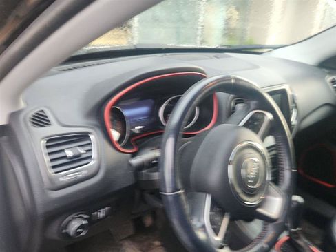 Used 2019 Jeep Compass Trailhawk w/ Cold Weather Group AWD/4WD image 13