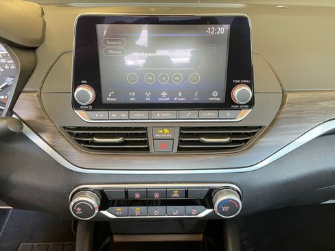 Used 2024 Nissan Altima 2.5 SV image 18