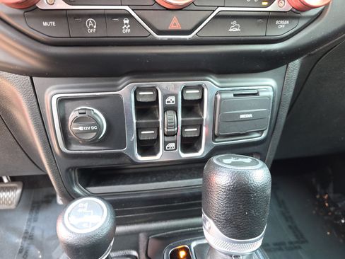 Used 2021 Jeep Wrangler Unlimited Sahara AWD/4WD image 25