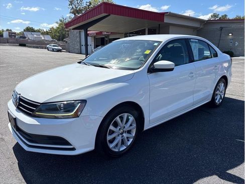 Used 2017 Volkswagen Jetta S image 3