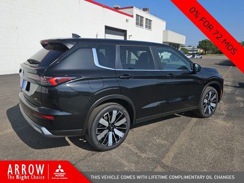 New 2025 Mitsubishi Outlander SE image 14