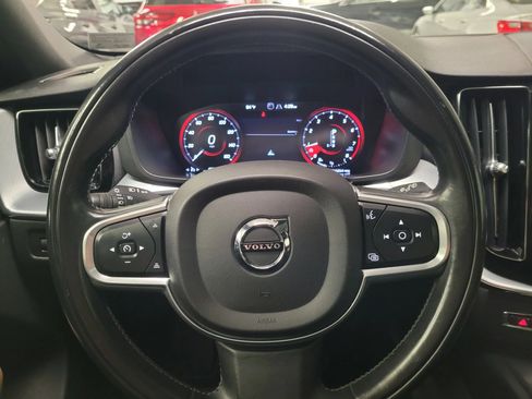 Used 2018 Volvo XC60 T5 Momentum w/ Vision Package AWD/4WD image 18