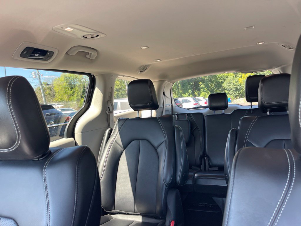 Used 2024 Chrysler Pacifica Limited FWD image 9