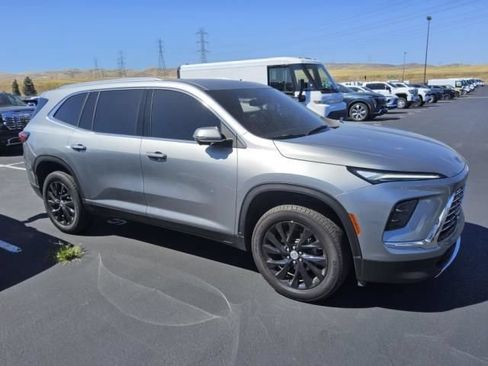Used 2025 Buick Enclave Preferred FWD image 5