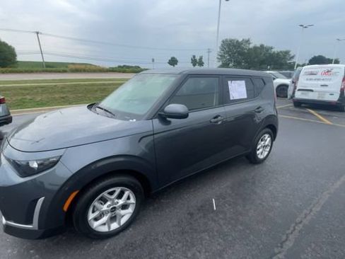 Used 2025 Kia Soul LX w/ LX Technology Package FWD image 6