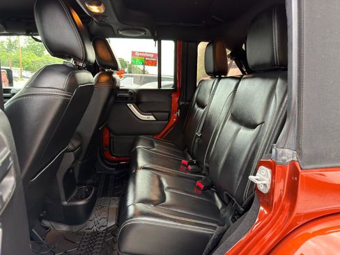 Used 2014 Jeep Wrangler Unlimited Sahara w/ Connectivity Group AWD/4WD image 11
