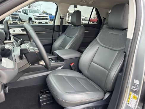 Used 2025 Ford Explorer Active w/ Active Comfort Package image 25